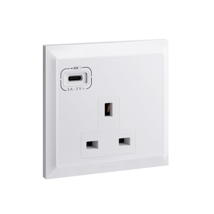 LEGRAND - 1 Gang Single Pole Unswitched Outlet - With USB C 18W Charger - White